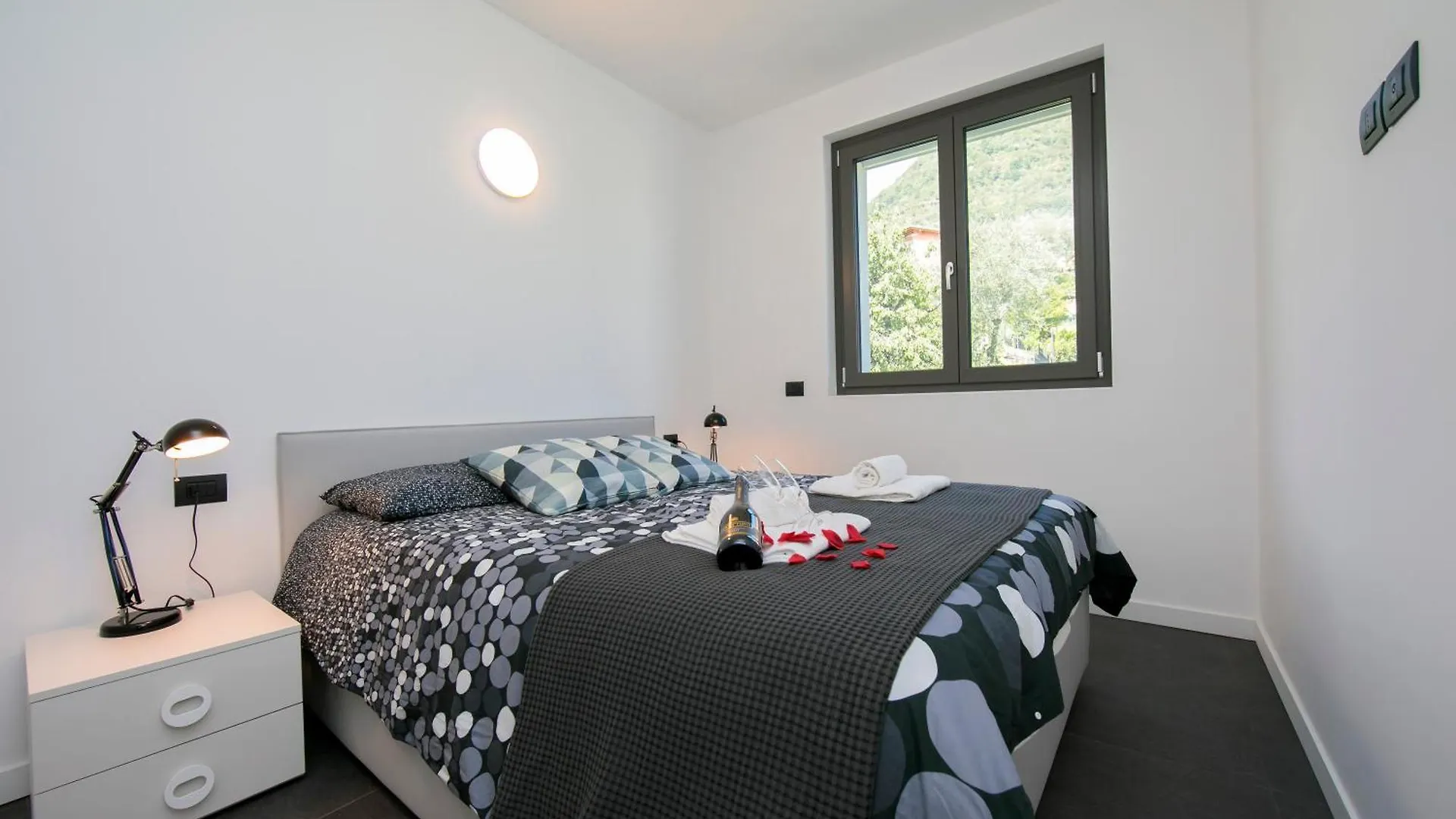 Sant' Agata Bellavista Apartment Ossuccio 0*,
